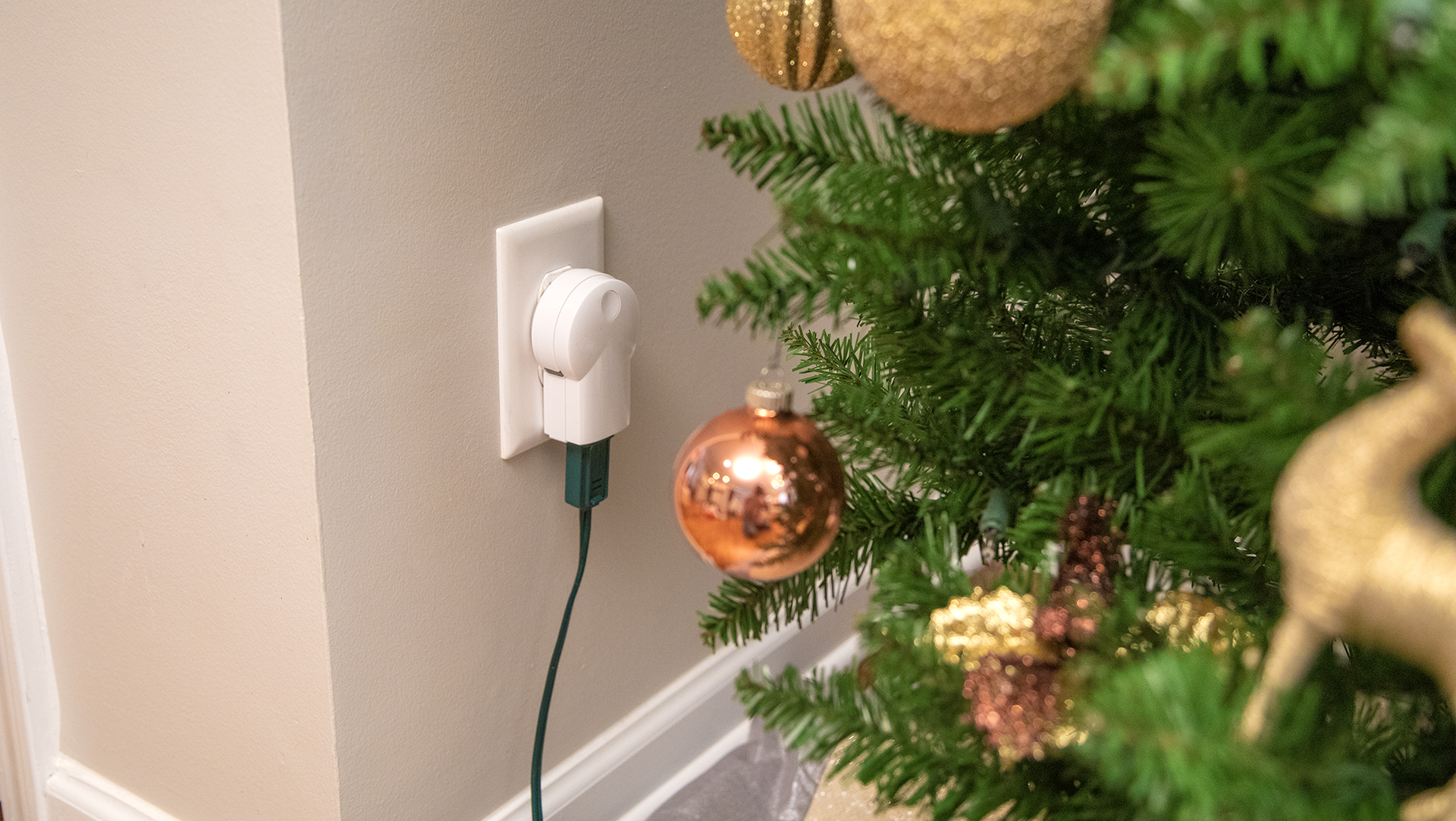 Christmas Tree plugged into CPI Smart Plug