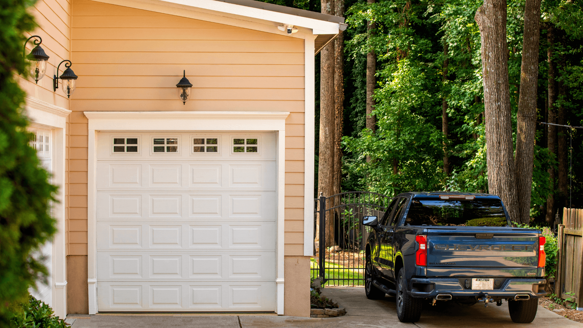 Garage door with Floodlight Camera Pro